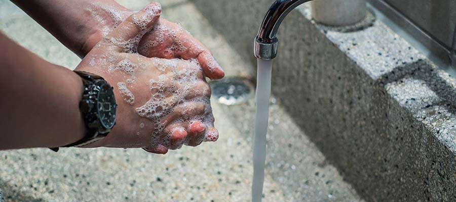 lavando as mãos prevenir do coronavírus