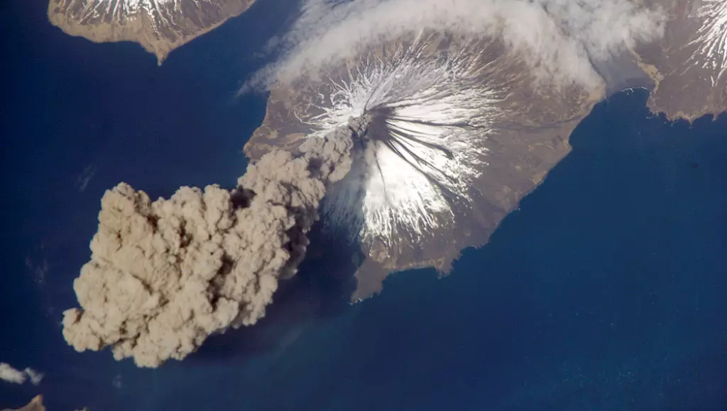 vulcão em erupção